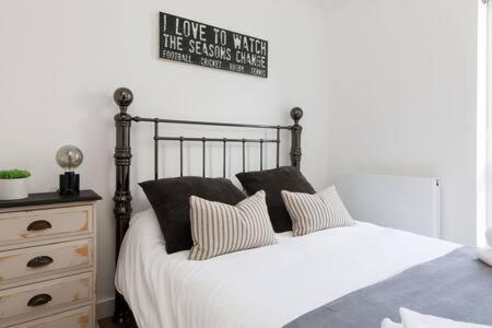 Charming Bolthole 400M To Beach Earnley Extérieur photo